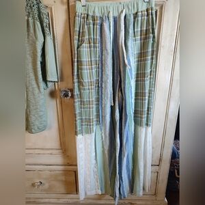 POL extremely cute brand new pants have never been worn them just bought them